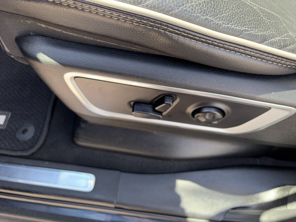 2019 RAM 1500 Laramie Crew Cab 4x4 5'7" Box