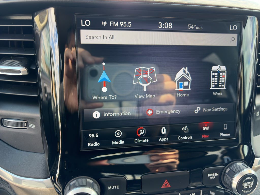 2019 RAM 1500 Laramie Crew Cab 4x4 5'7" Box