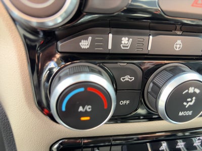 2019 RAM 1500 Laramie Crew Cab 4x4 5'7" Box