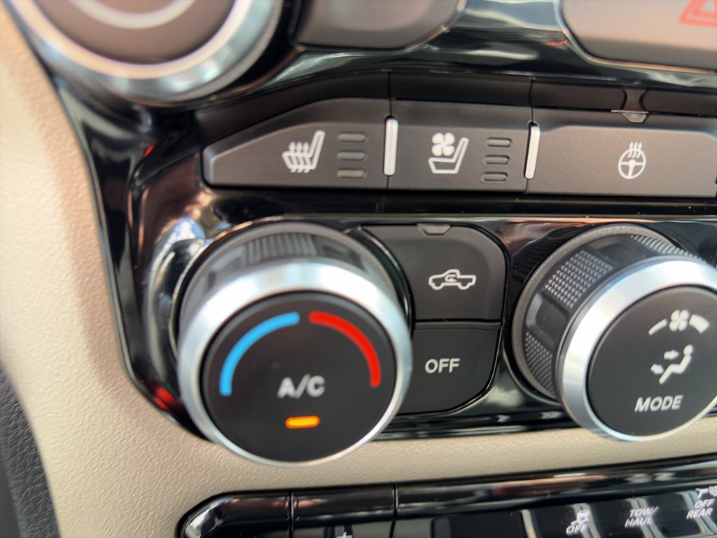 2019 RAM 1500 Laramie Crew Cab 4x4 5'7" Box