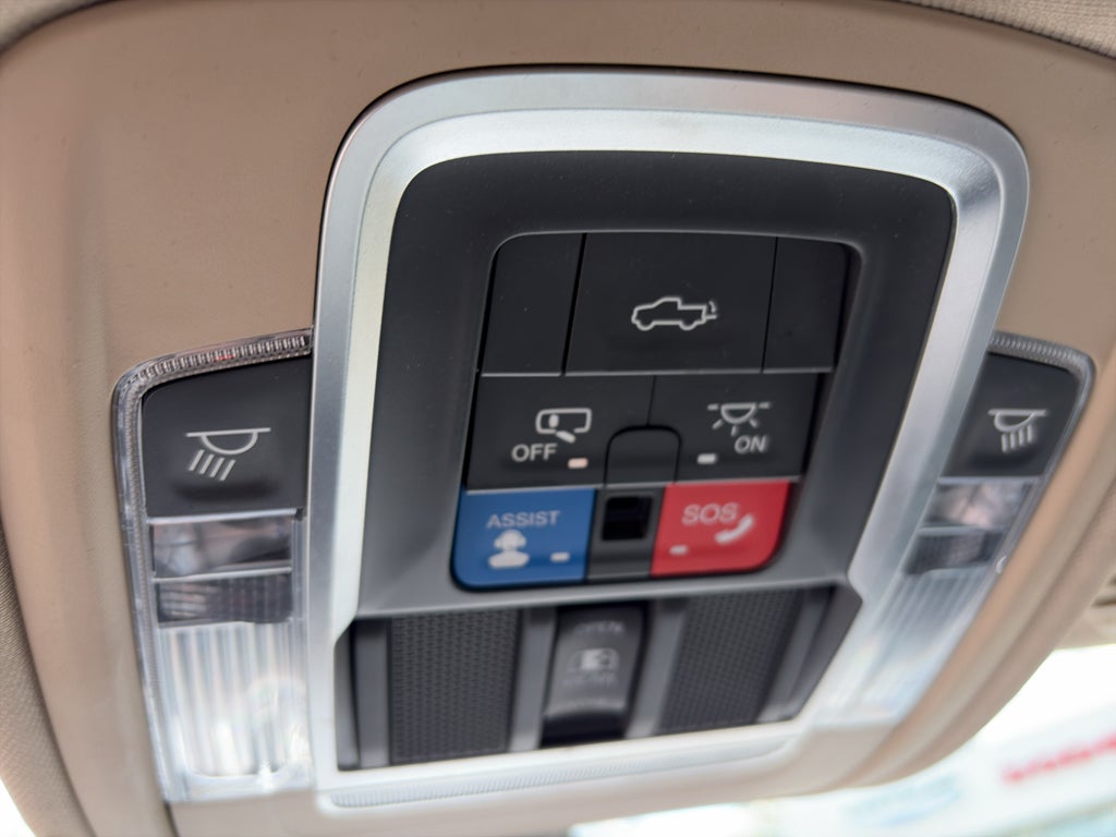 2019 RAM 1500 Laramie Crew Cab 4x4 5'7" Box