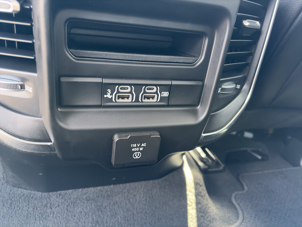 2019 RAM 1500 Laramie Crew Cab 4x4 5'7" Box