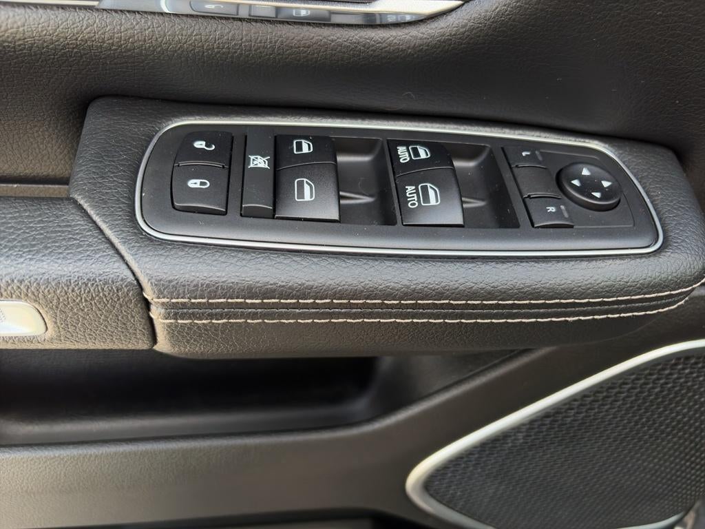 2019 RAM 1500 Laramie Crew Cab 4x4 5'7" Box