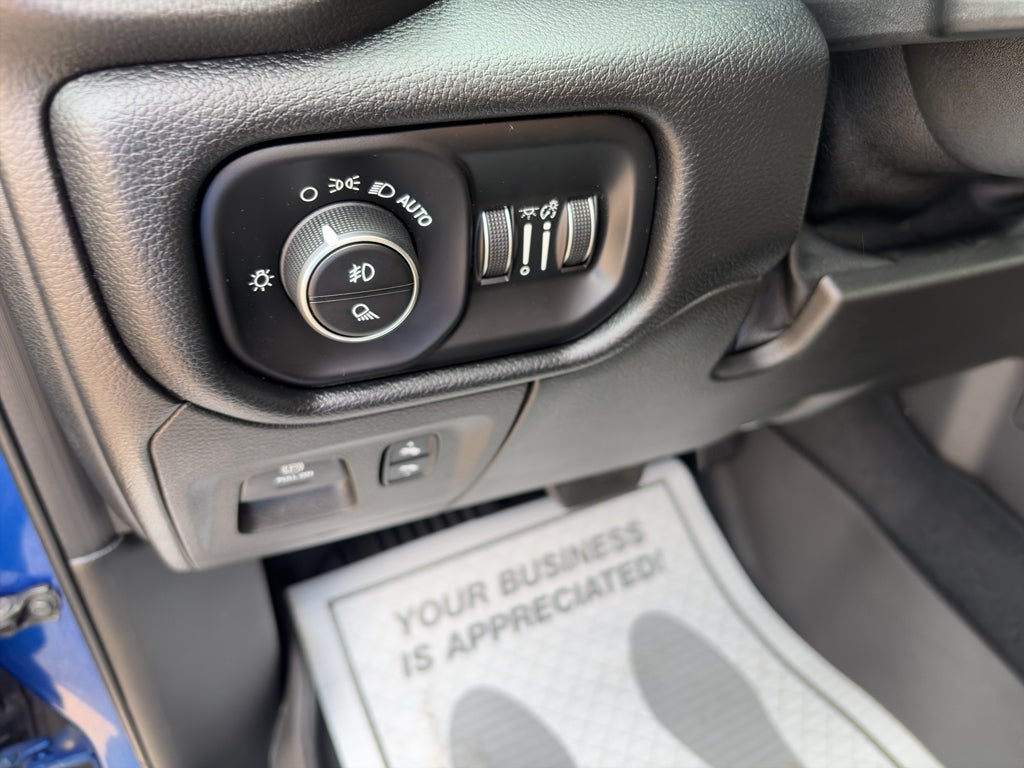 2019 RAM 1500 Laramie Crew Cab 4x4 6'4" Box