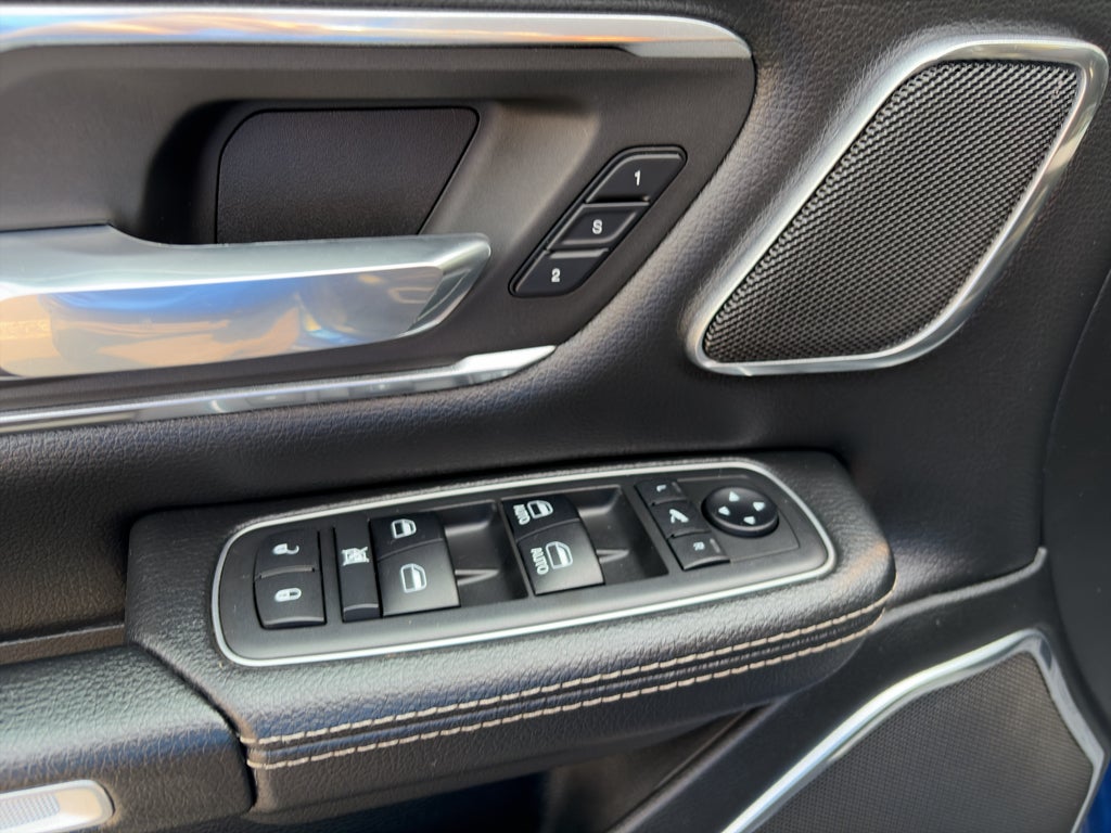2019 RAM 1500 Laramie Crew Cab 4x4 6'4" Box