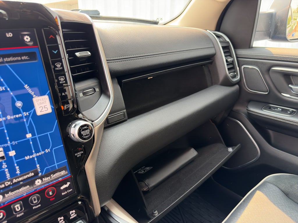 2019 RAM 1500 Laramie Crew Cab 4x4 6'4" Box