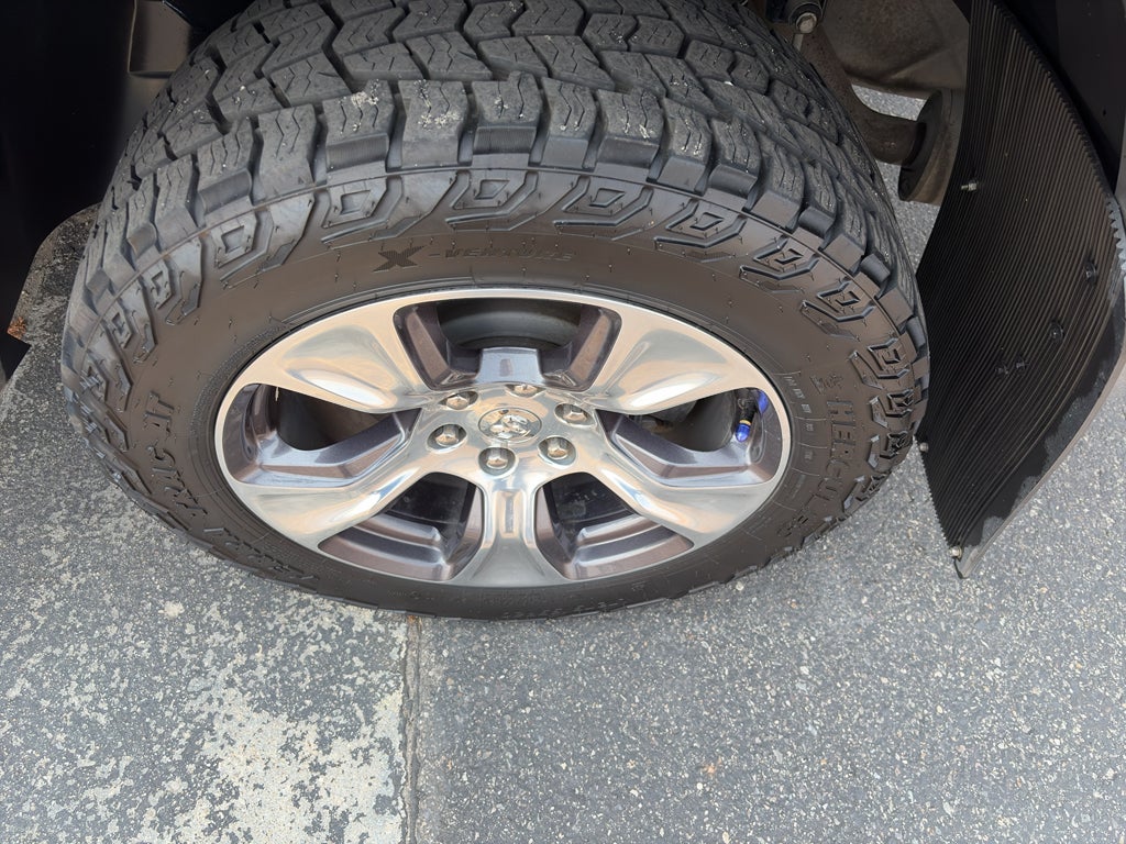 2019 RAM 1500 Laramie Crew Cab 4x4 6'4" Box