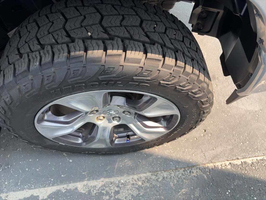 2019 RAM 1500 Laramie Crew Cab 4x4 6'4" Box