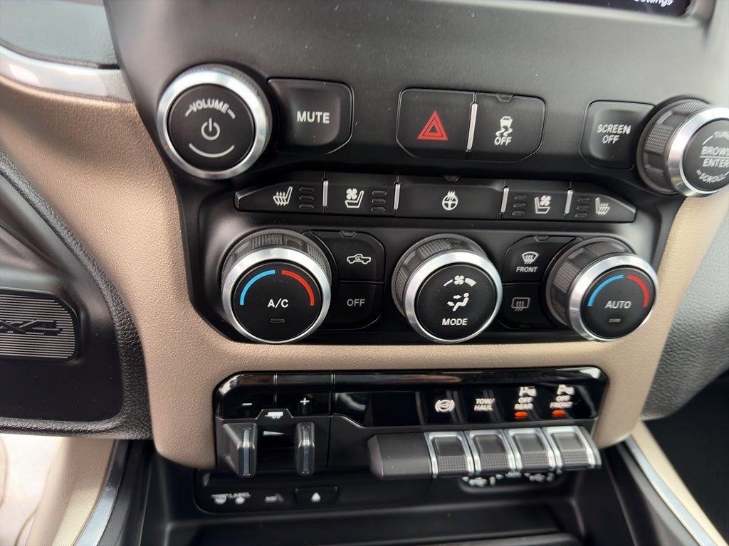 2019 RAM 3500 Laramie Crew Cab 4x4 8' Box