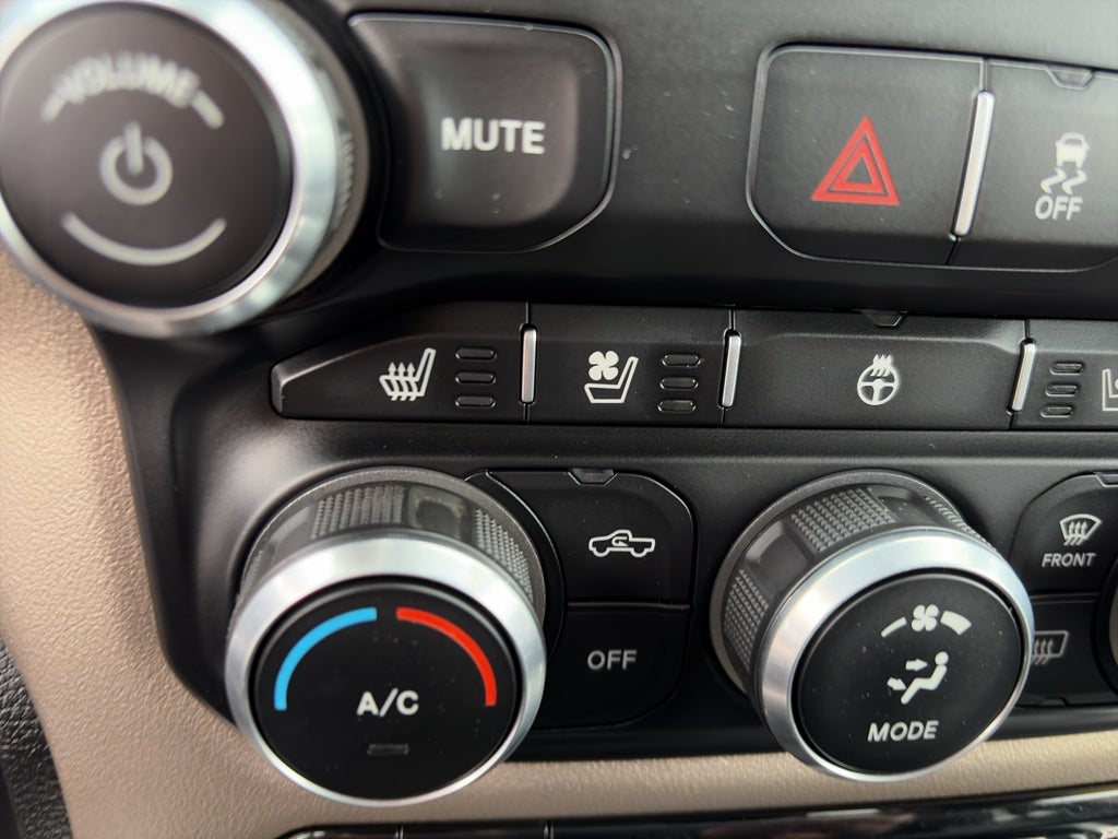 2019 RAM 3500 Laramie Crew Cab 4x4 8' Box