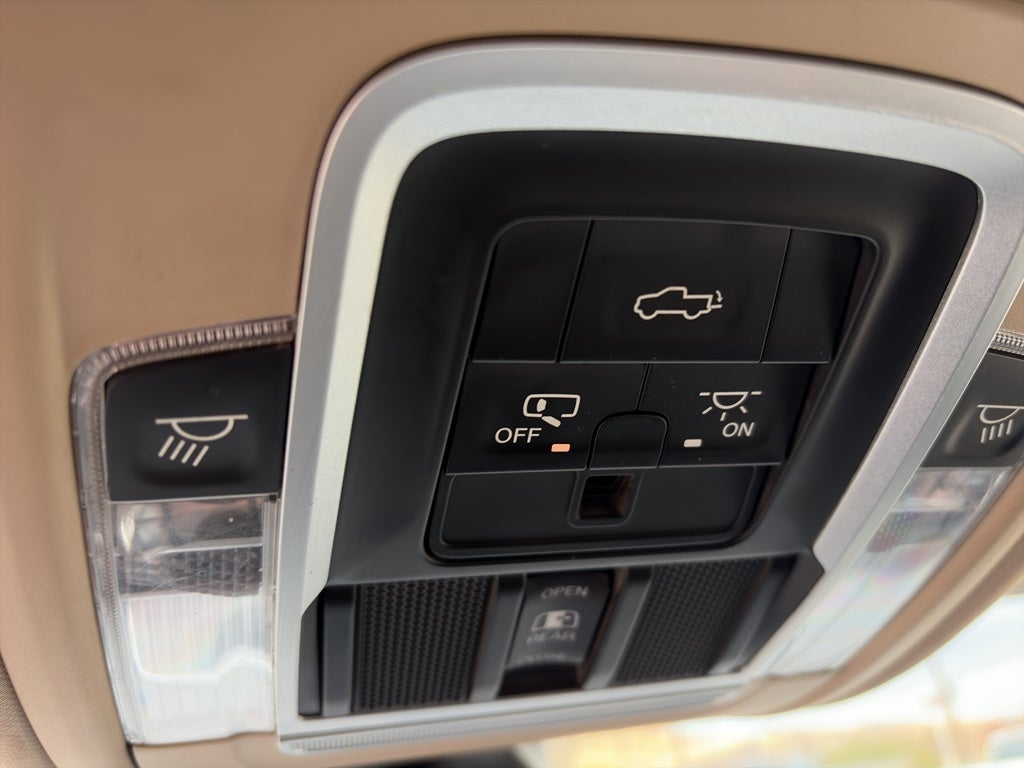 2019 RAM 3500 Laramie Crew Cab 4x4 8' Box